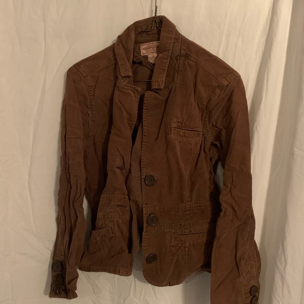 Women’s brown corduroy business jacket.